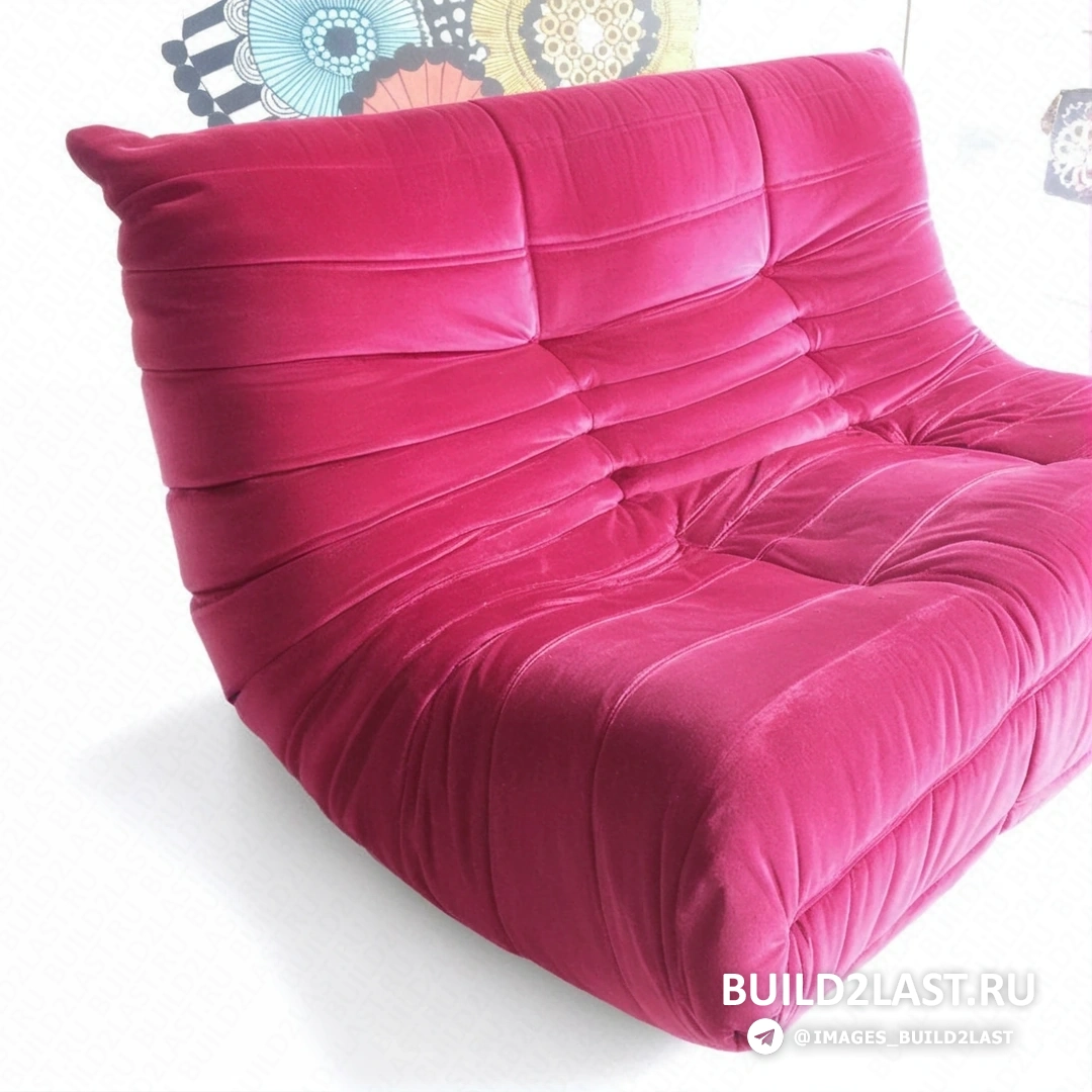 Черный диван TOGO с торшерами и элементами салатового цвета в авангардном стиле.